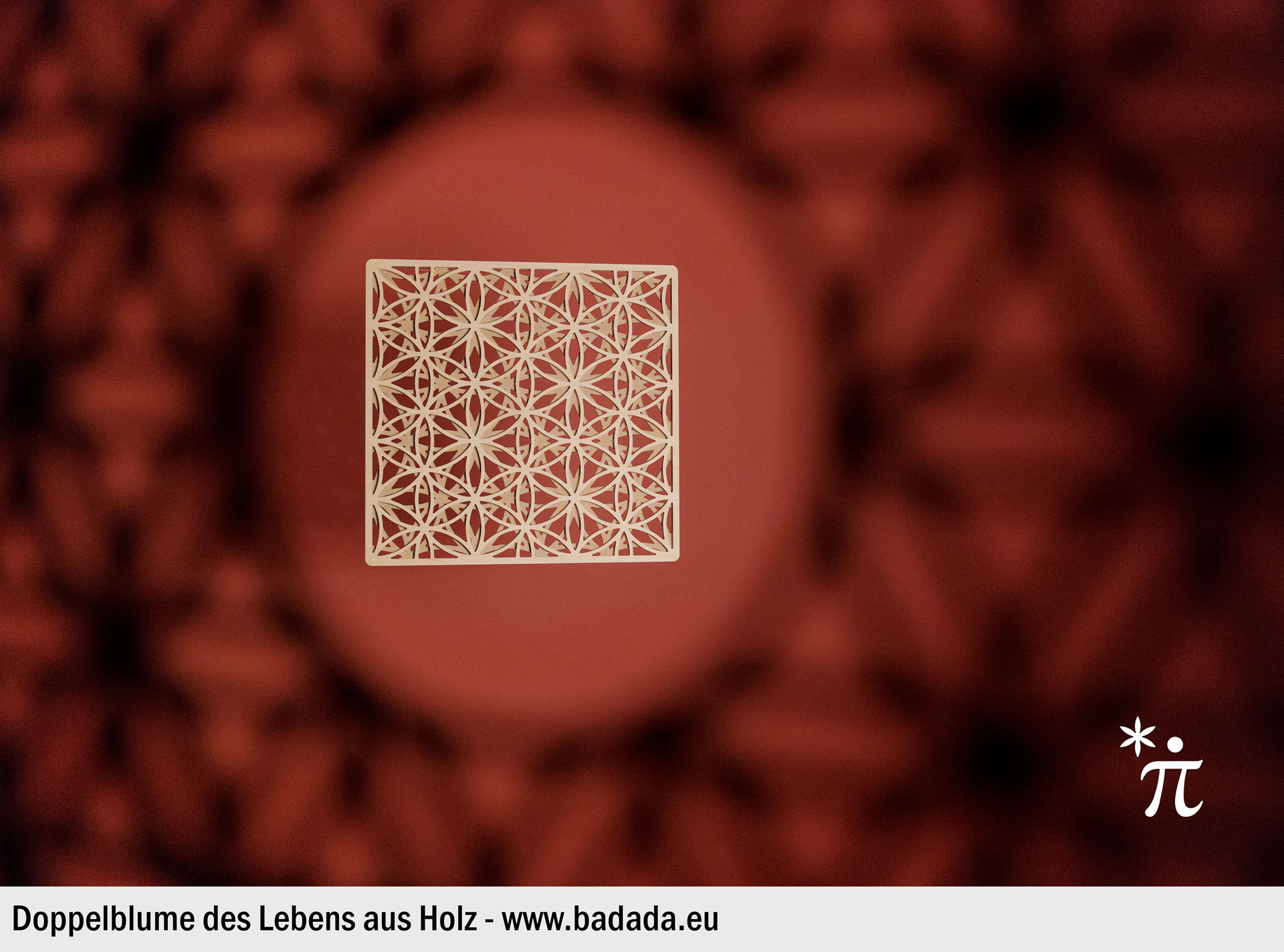 Doppel Blume des Lebens aus Holz Frontal vor rotem Hintergrund